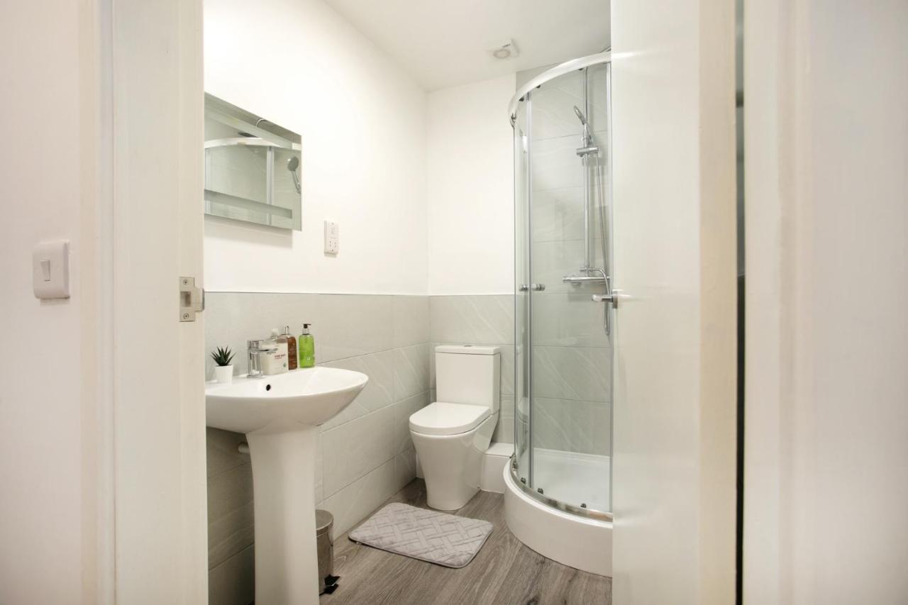 Spacious 2 Bedroom Apartments - 5 Mins From Qmc, Universities And City Centre! Nottingham Eksteriør billede