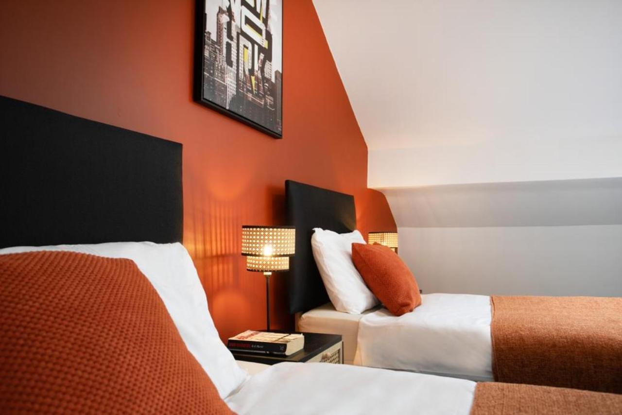 Spacious 2 Bedroom Apartments - 5 Mins From Qmc, Universities And City Centre! Nottingham Eksteriør billede