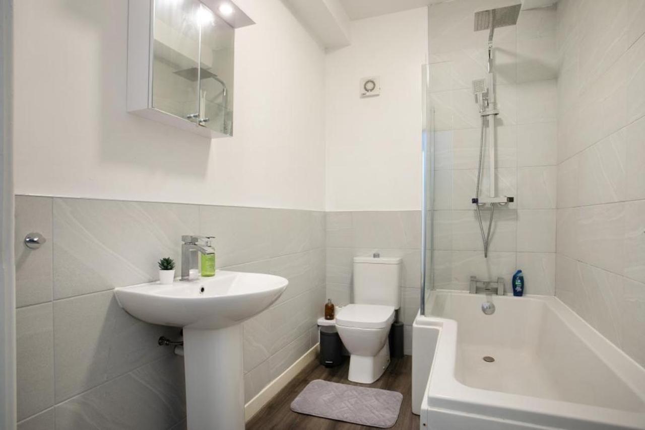 Spacious 2 Bedroom Apartments - 5 Mins From Qmc, Universities And City Centre! Nottingham Eksteriør billede